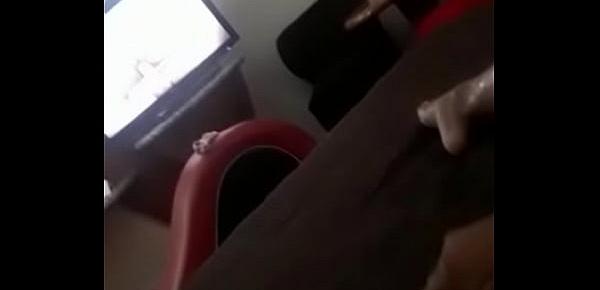  Samantha Garmendia se calienta viendo porno